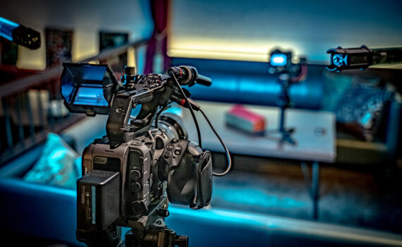 ホームページに動画を入れるメリットとは？CV・信頼・滞在時間が伸びる理由を徹底解説